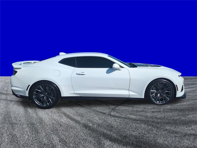 2023 Chevrolet Camaro ZL1 photo 2