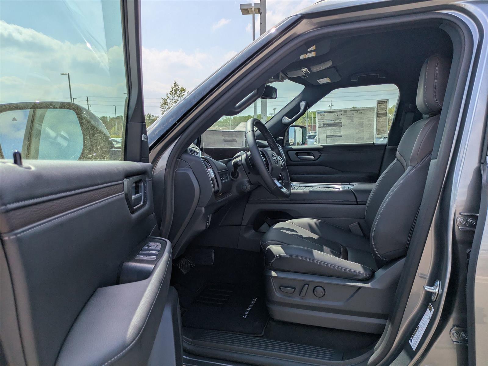 2025 Nissan Armada SL photo 14