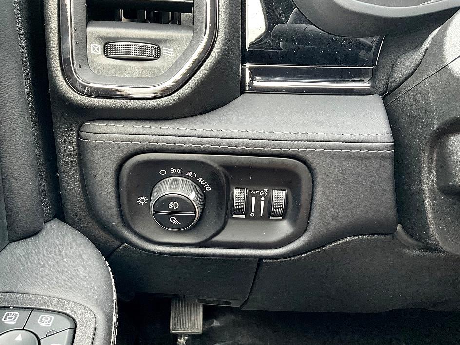 2025 Ram 3500 Limited photo 15