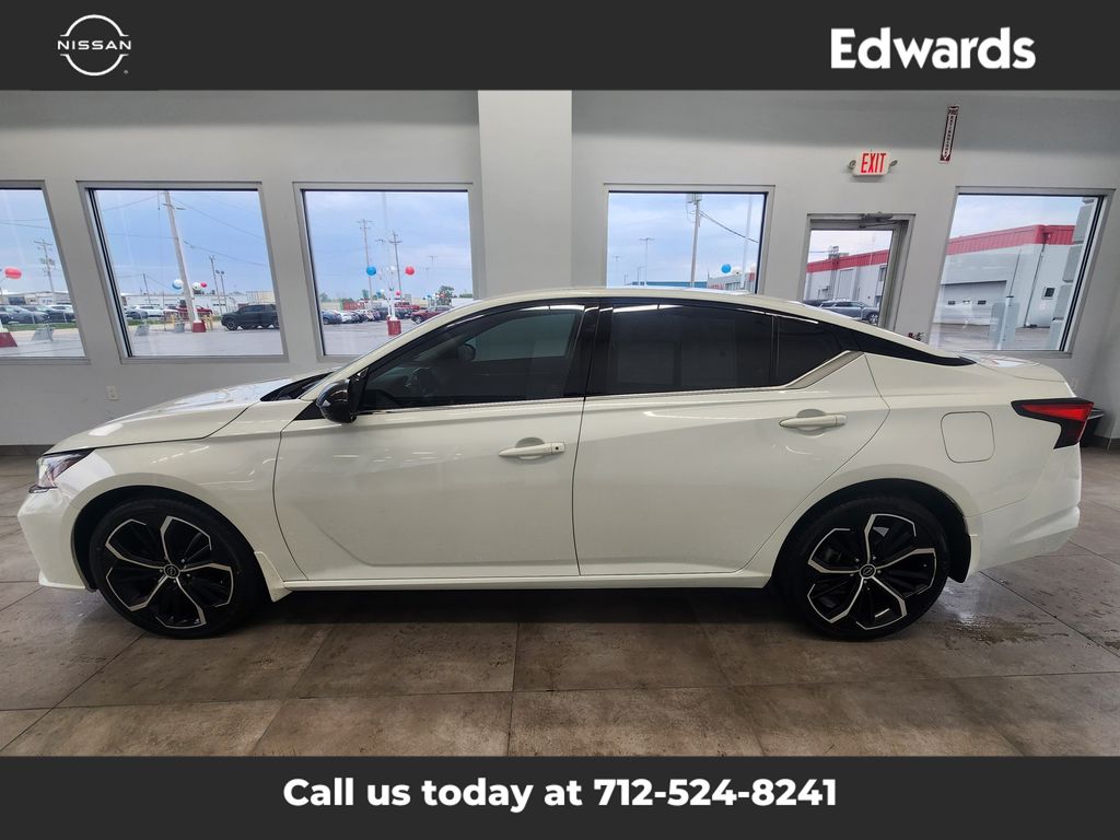 2023 Nissan Altima 2.5 SR photo 4