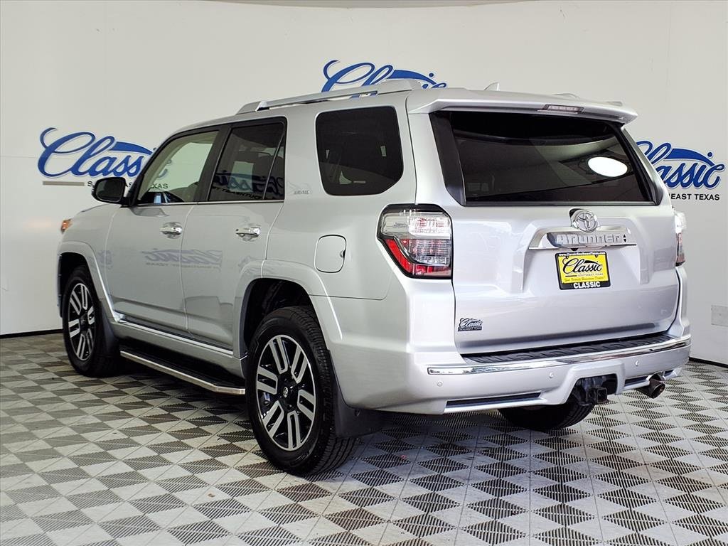2019 Toyota 4Runner SR5 photo 2