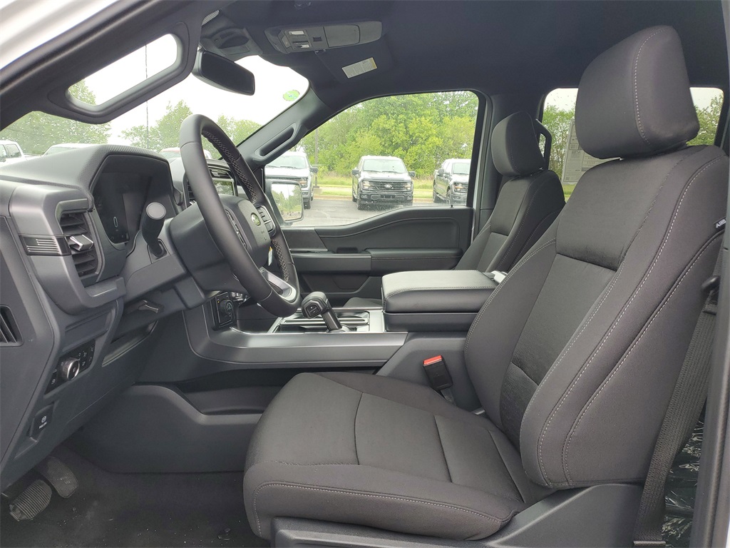 2025 Ford F-150 XLT photo 6