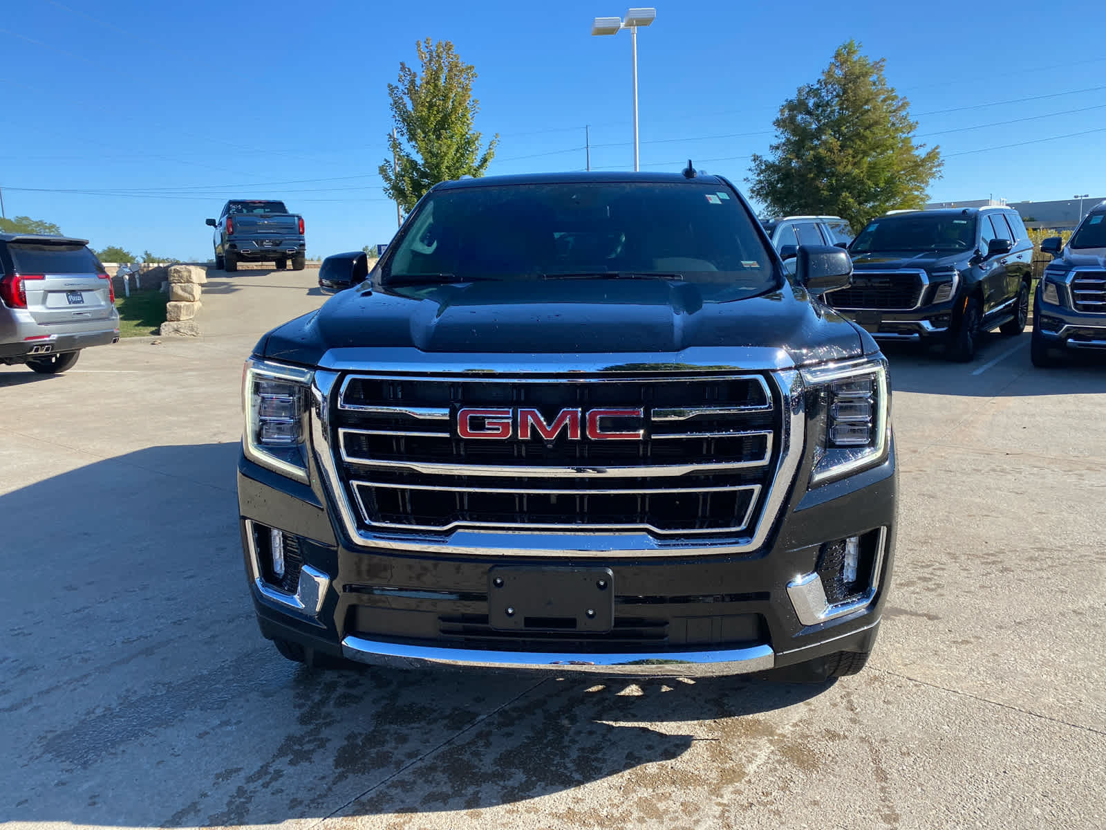 2024 Gmc Yukon SLT photo 2