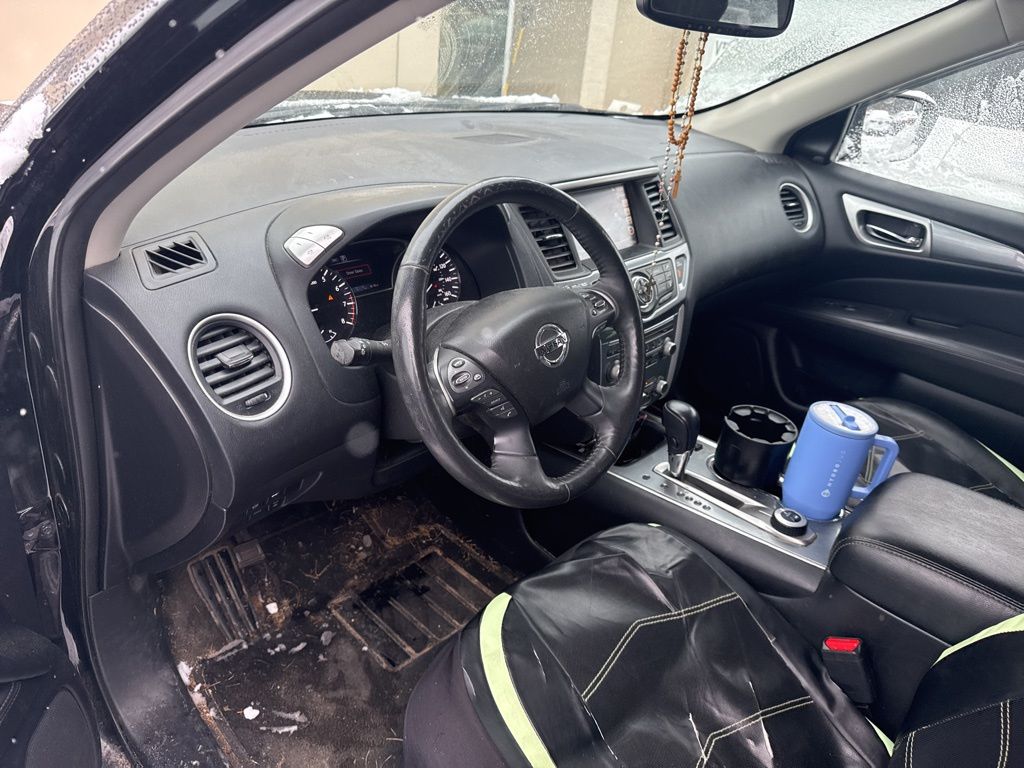 2020 Nissan Pathfinder SL photo 4