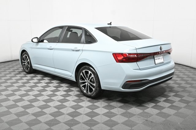 2025 Volkswagen Jetta 1.5T Sport photo 4