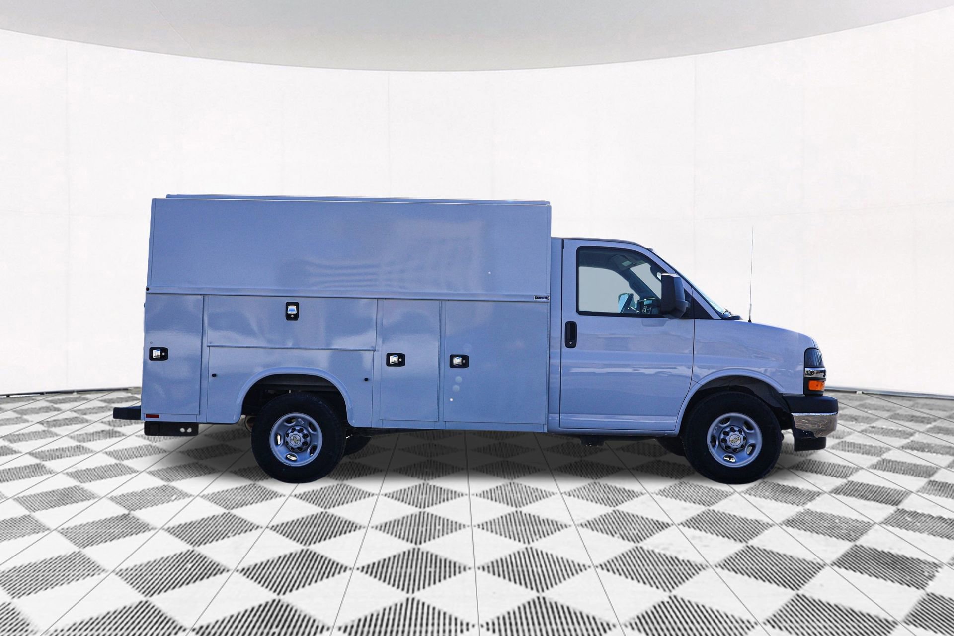 2024 Chevrolet Express Cutaway Base photo 11