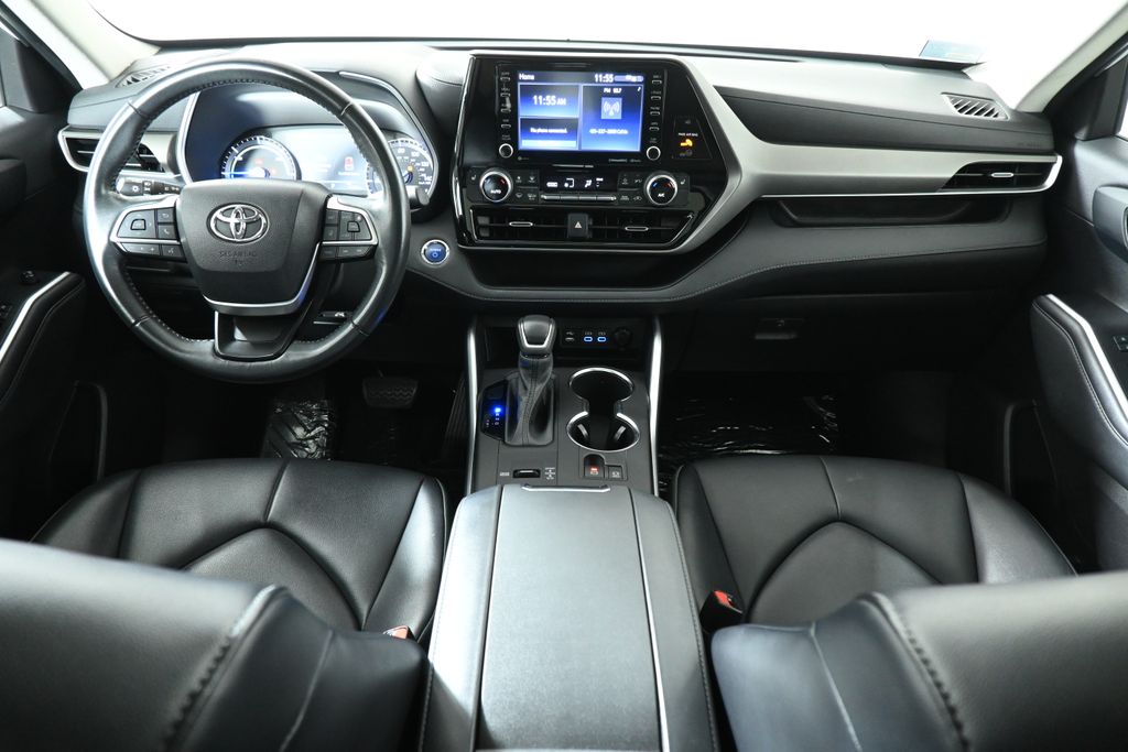 2022 Toyota Highlander Hybrid XLE photo 3
