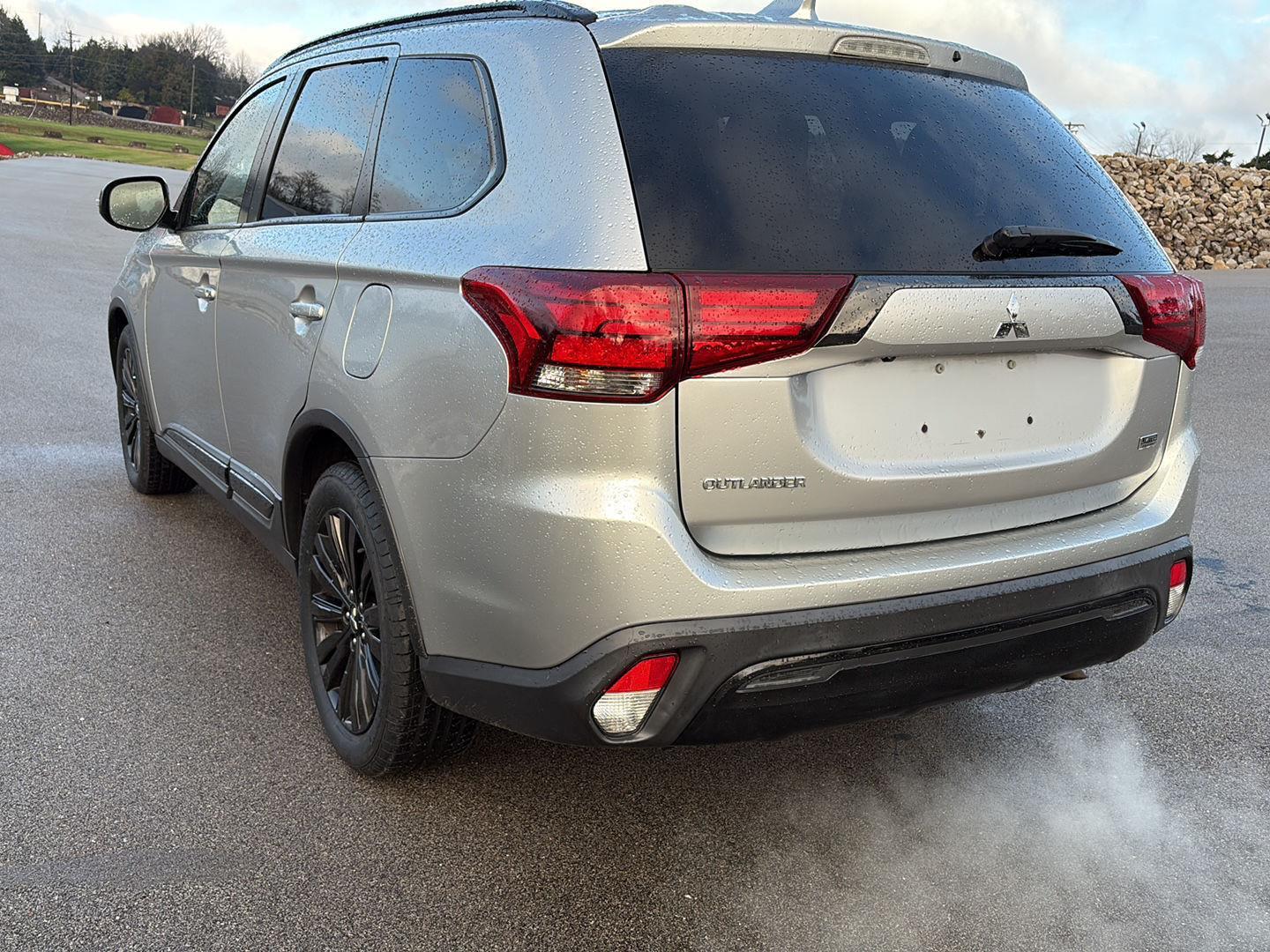 2020 Mitsubishi Outlander SE photo 4