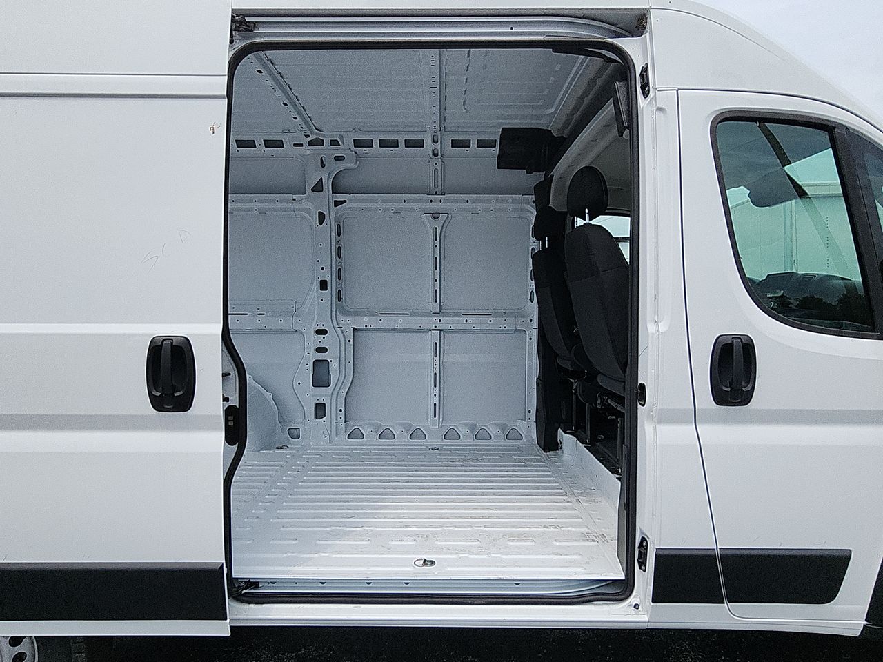 2025 Ram ProMaster 2500 photo 18