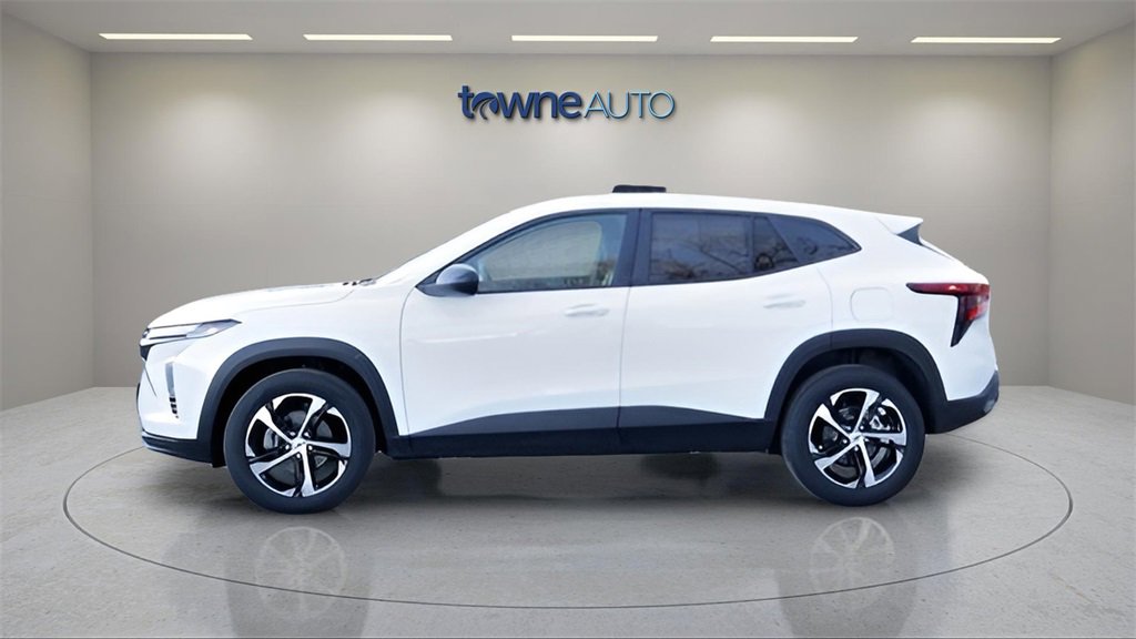 2024 Chevrolet Trax photo 2