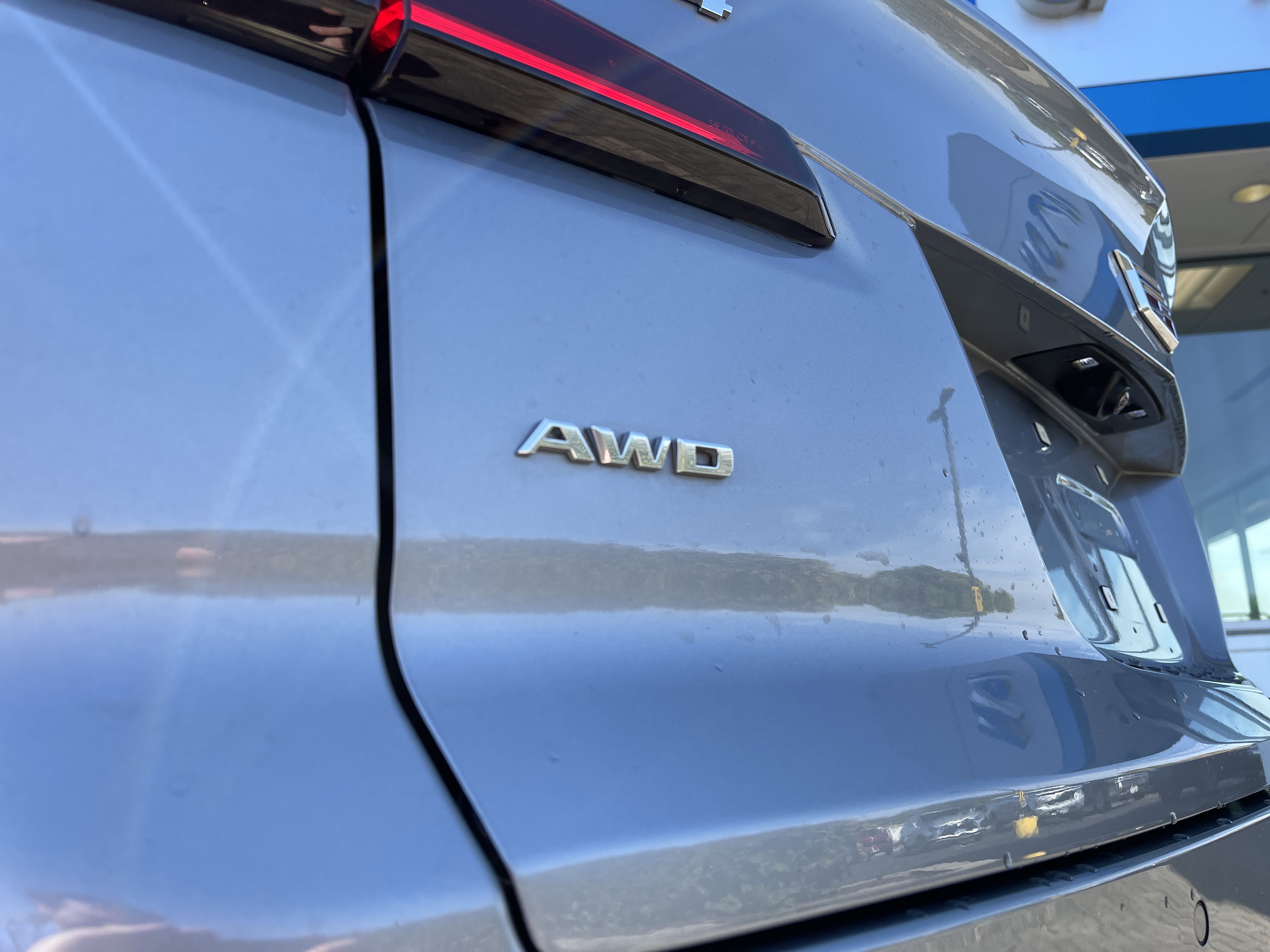 2023 Cadillac XT4 Luxury photo 2