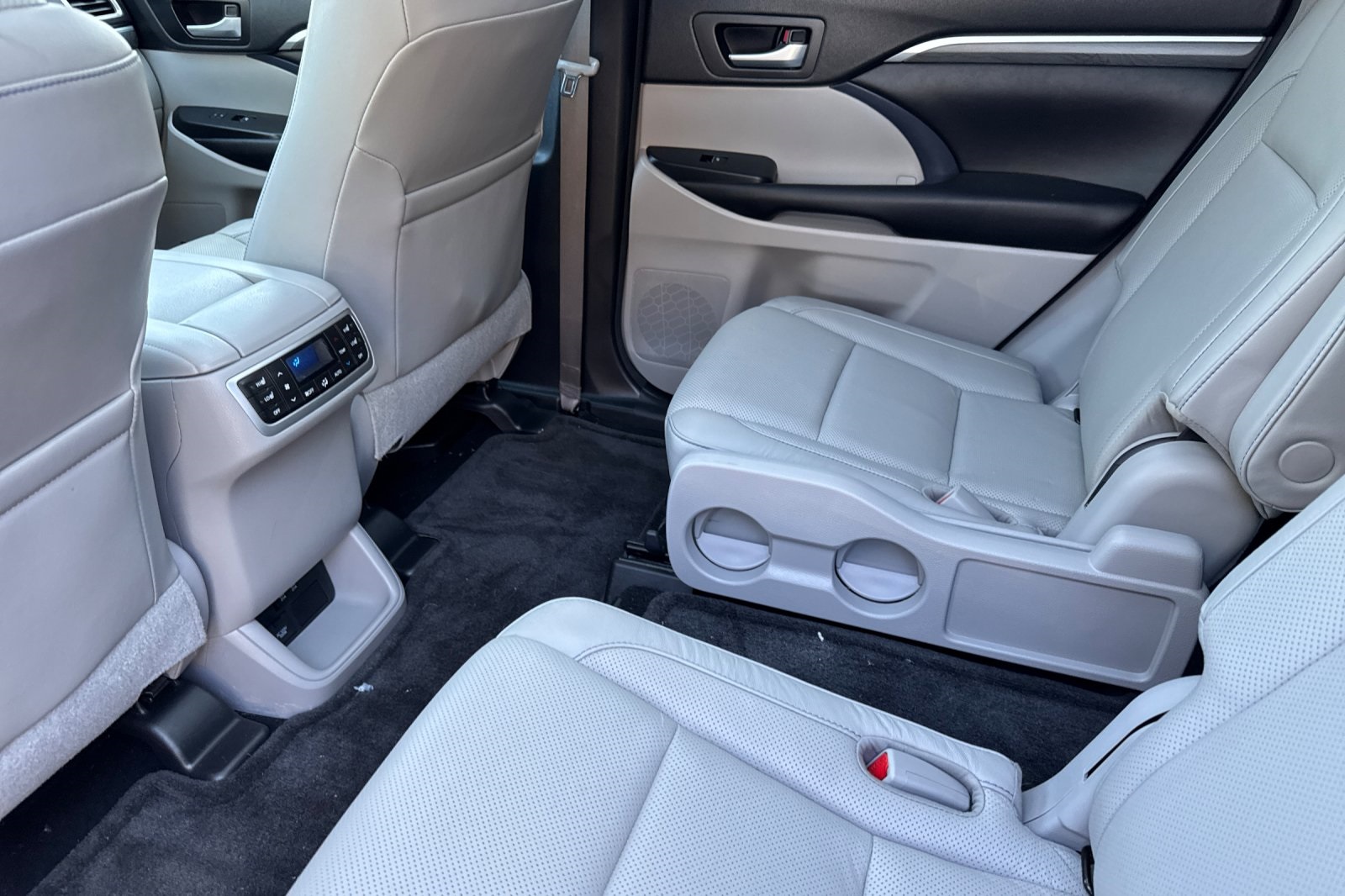 2018 Toyota Highlander Hybrid Limited photo 4