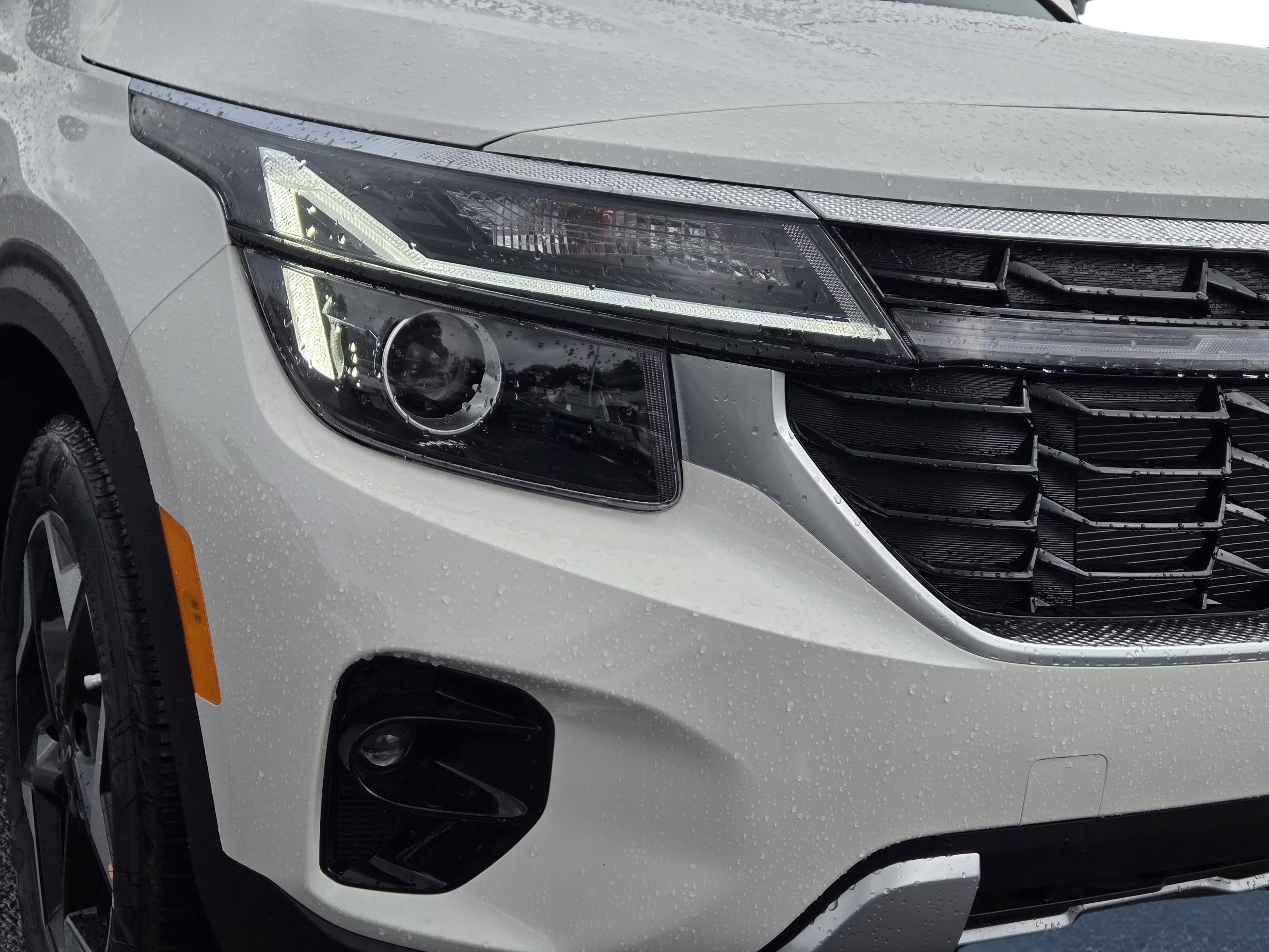 2025 Kia Seltos EX photo 3