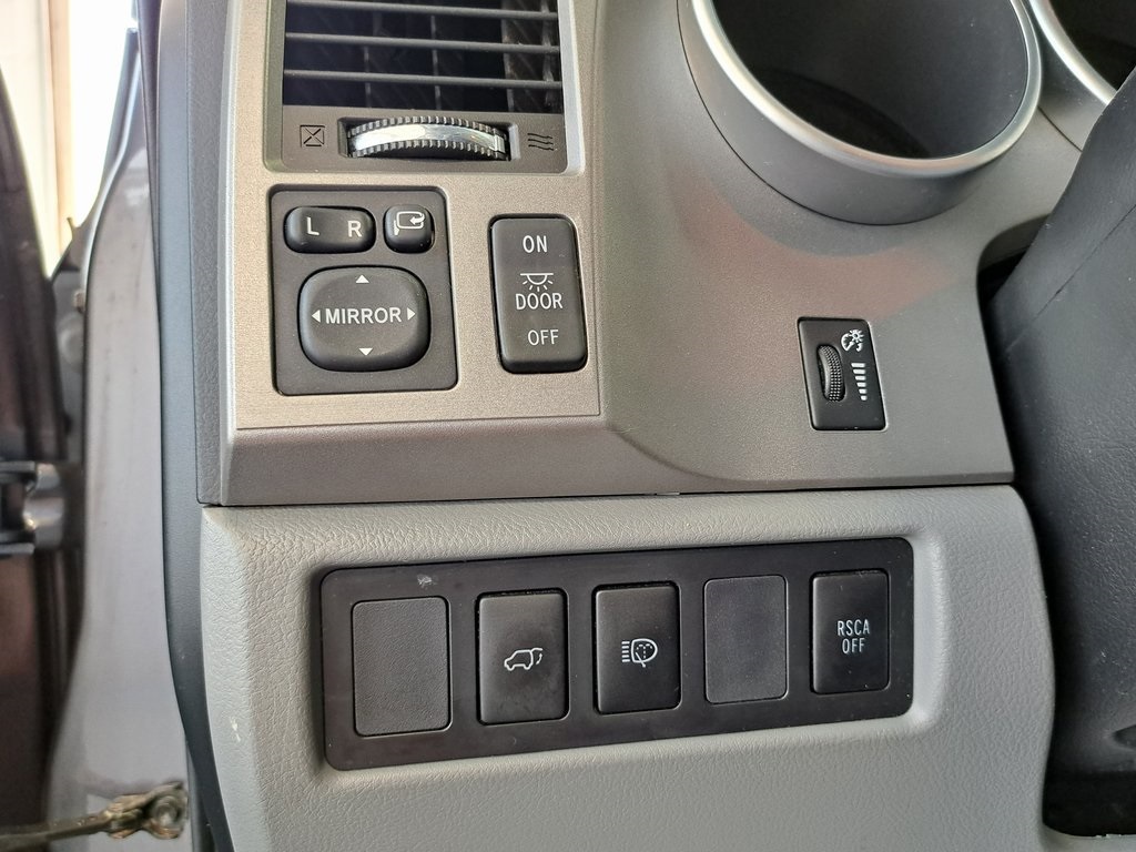 2014 Toyota Sequoia Limited photo 12