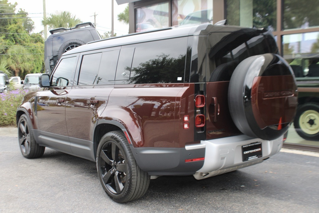 2024 Land Rover Defender S photo 3