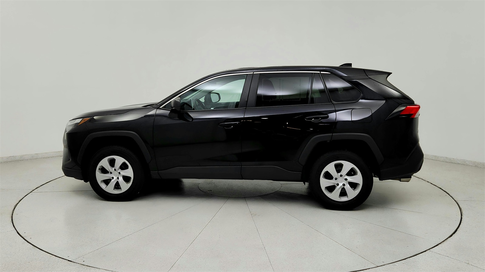 2024 Toyota RAV4 LE photo 4