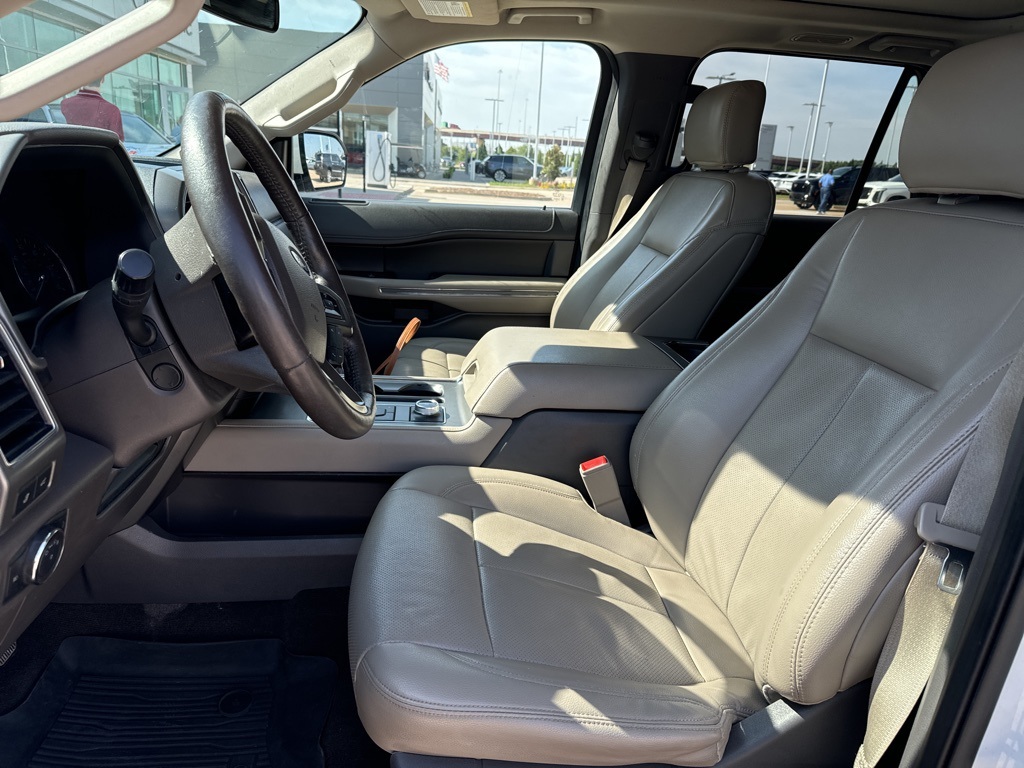 2020 Ford Expedition MAX XLT photo 2
