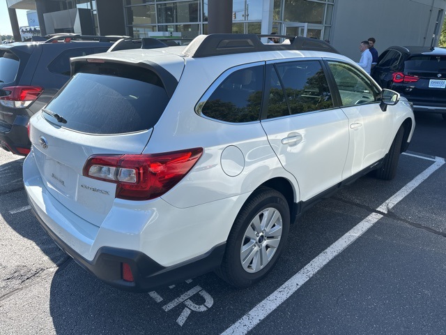 2019 Subaru Outback 2.5i Premium photo 3