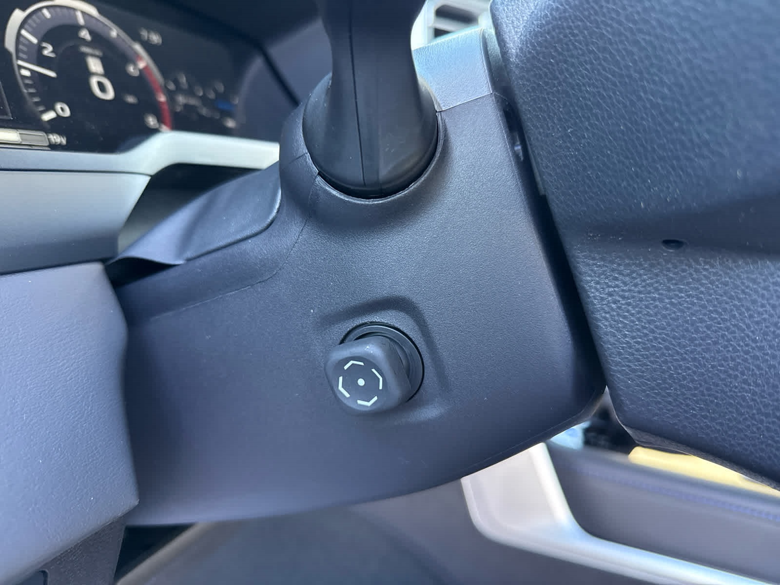 2025 Toyota Tundra Platinum CrewMax photo 14