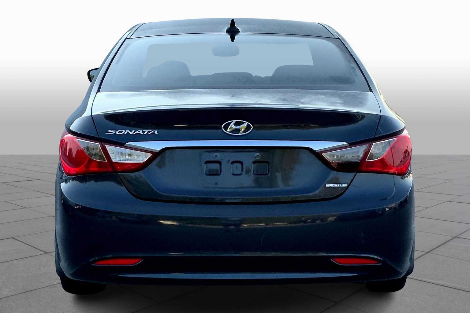 2011 Hyundai Sonata photo 4