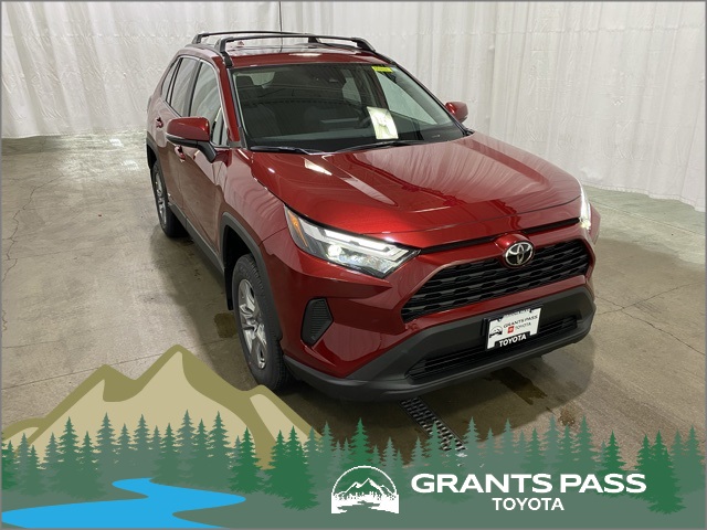 2025 Toyota RAV4 XLE's photo