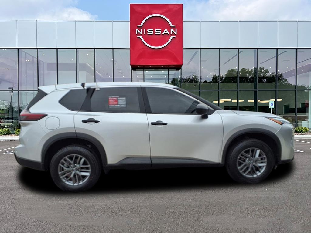2024 Nissan Rogue S photo 2