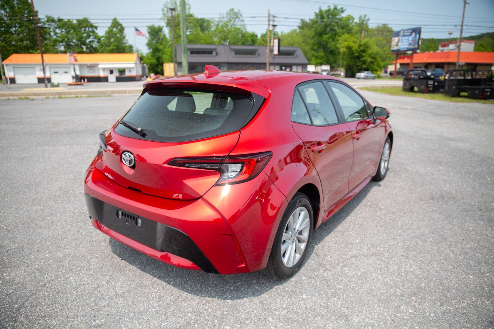 2025 Toyota Corolla SE photo 3