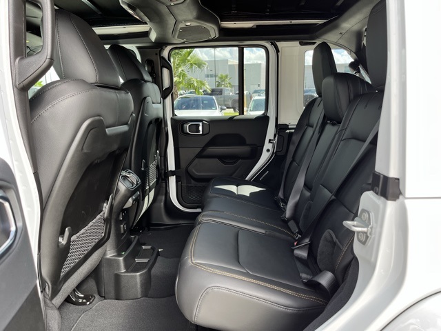 2025 Jeep Wrangler Sahara photo 16