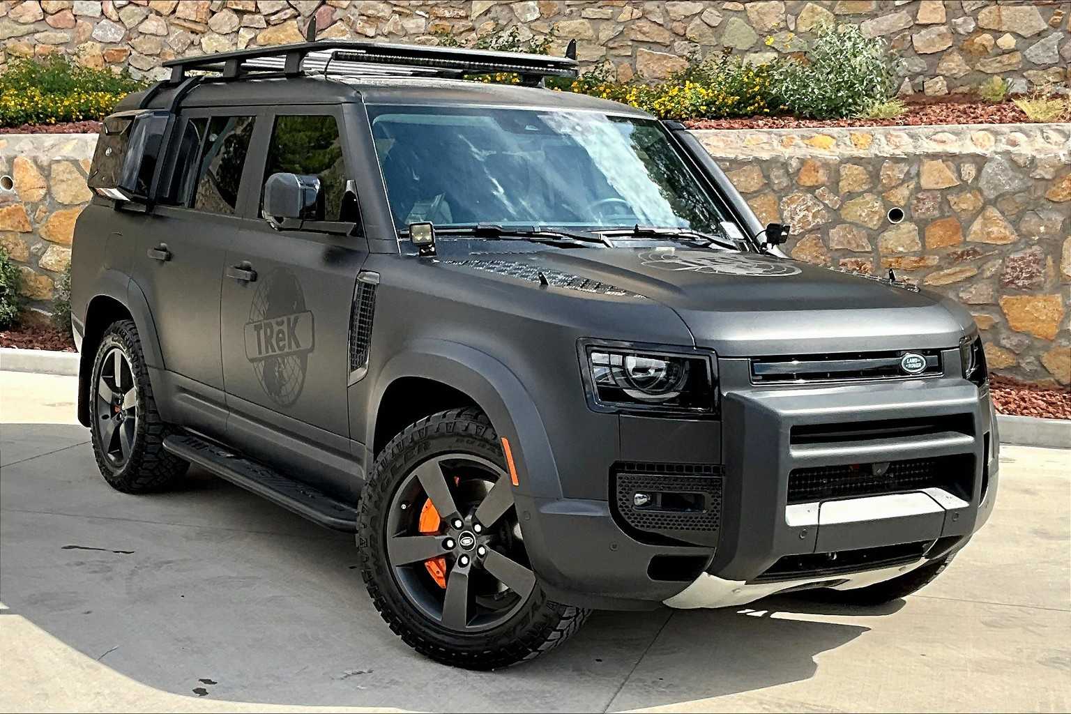 2023 Land Rover Defender SE photo 9