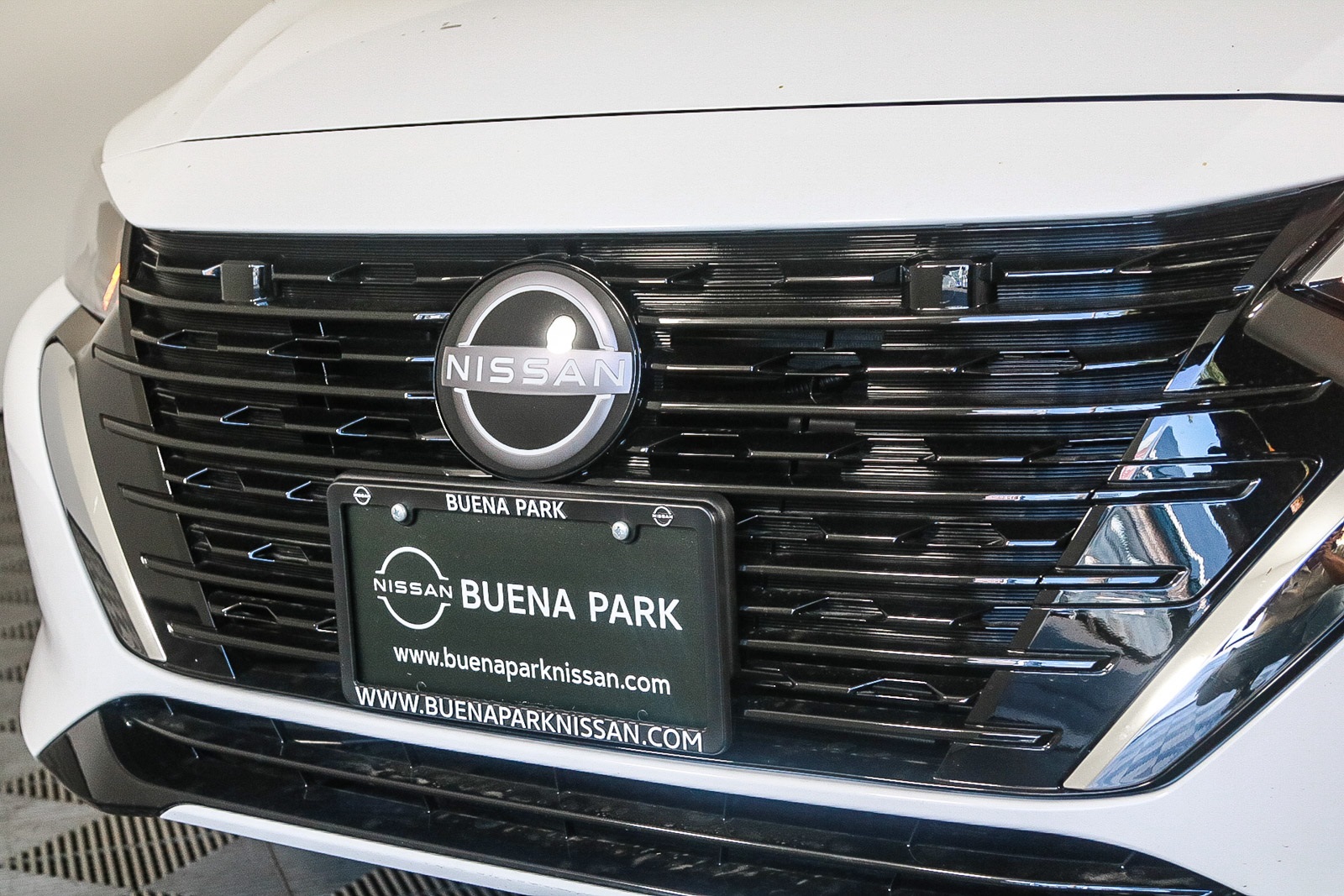 2025 Nissan Sentra SV photo 4