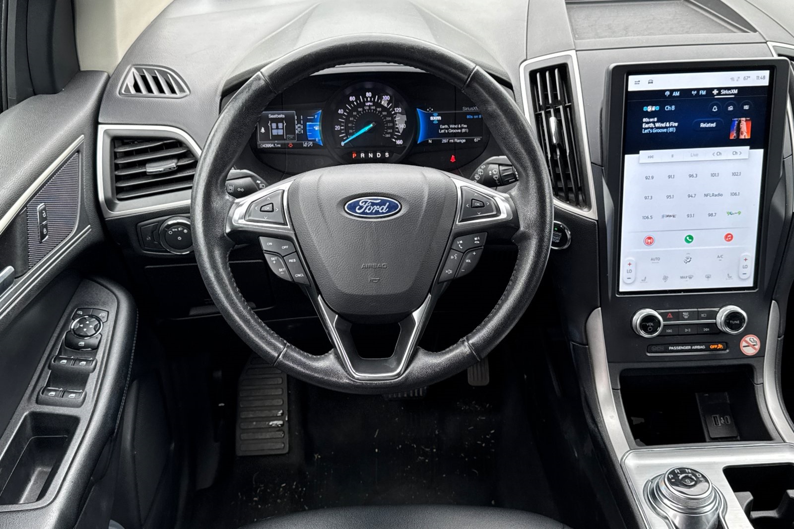 2022 Ford Edge SEL photo 16