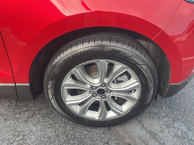 2024 Ford Edge Titanium photo 4