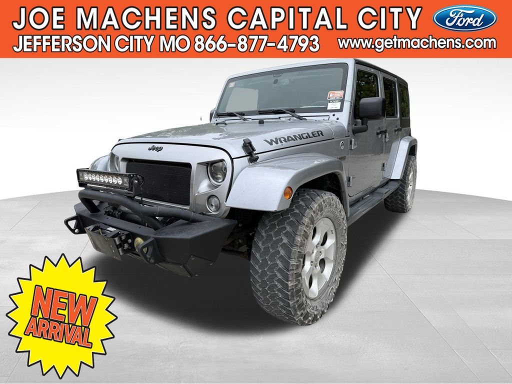 2015 Jeep Wrangler Unlimited Sahara photo 2