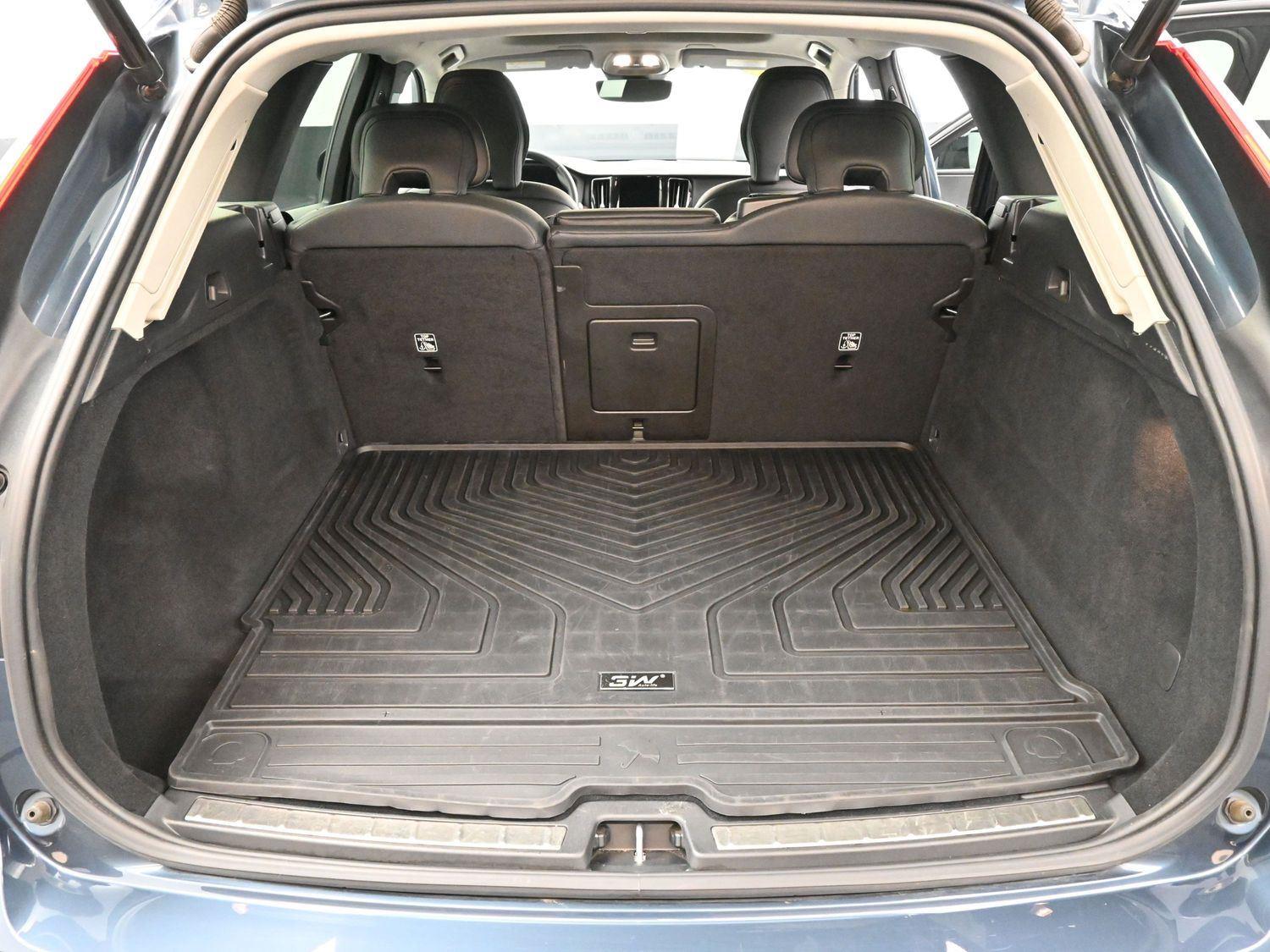 2024 Volvo XC60 Plus photo 9