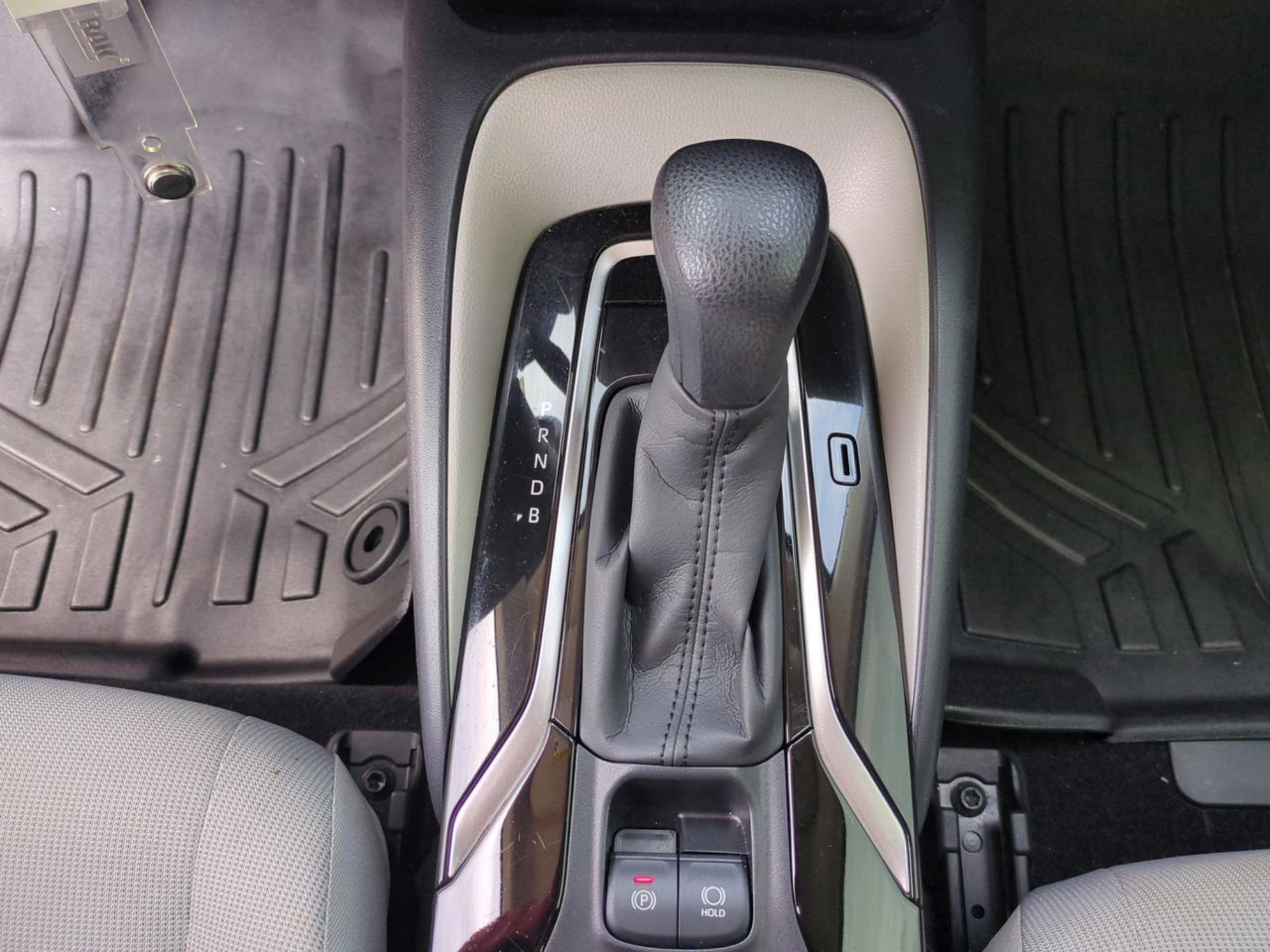 2021 Toyota Corolla LE photo 17