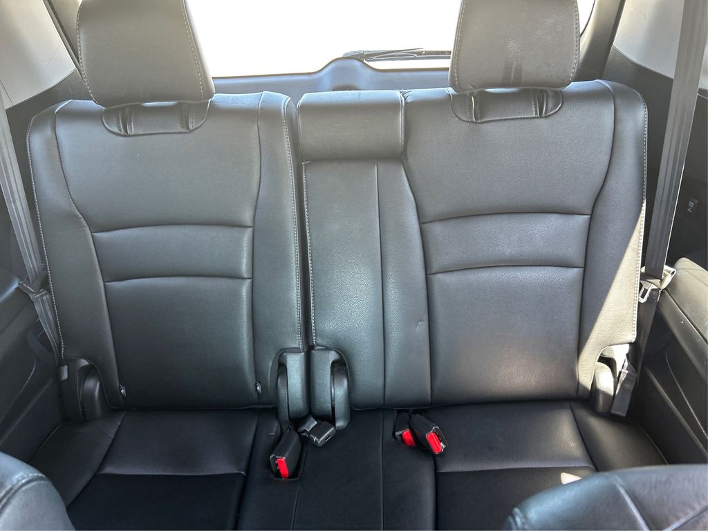 2017 Honda Pilot Elite photo 32