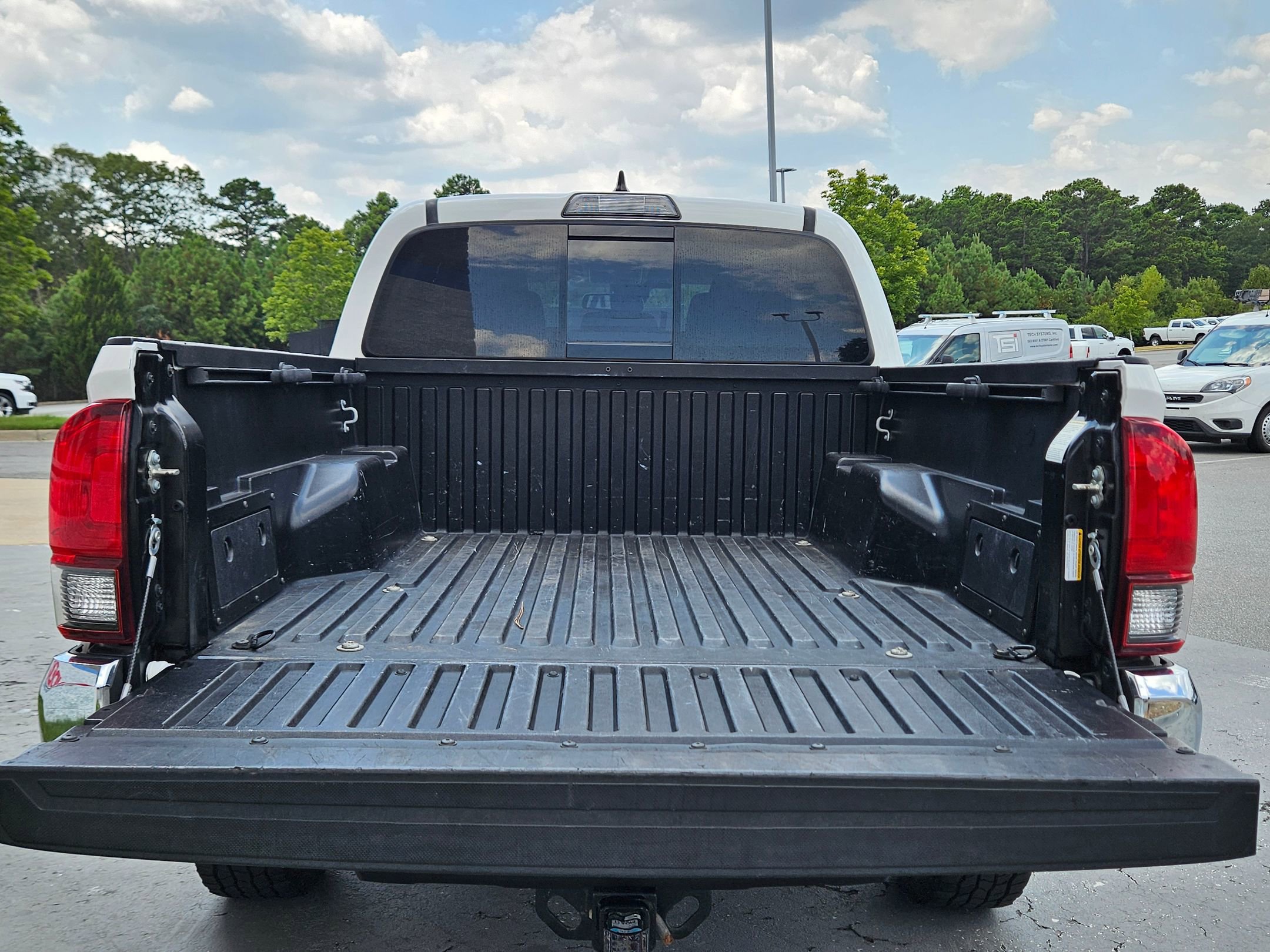 2018 Toyota Tacoma SR5 photo 27