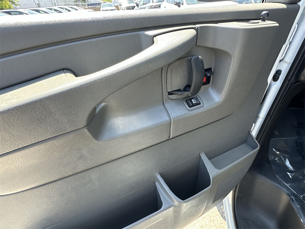 2014 Chevrolet Express 3500 LT photo 21