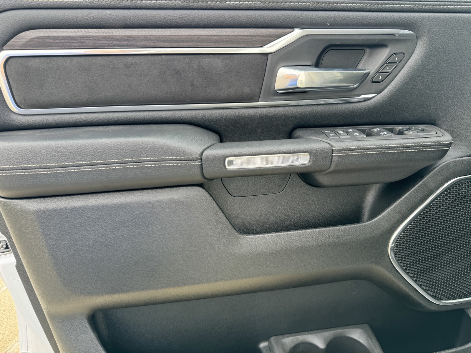 2025 Ram 1500 Laramie photo 12