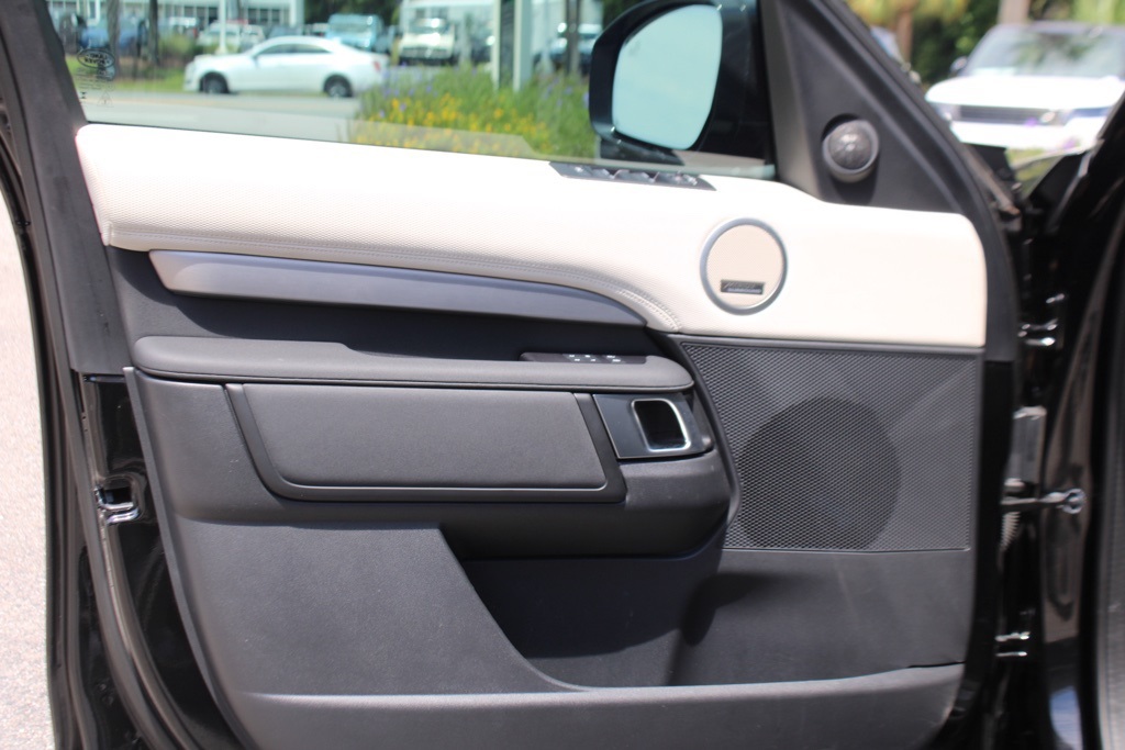 2024 Land Rover Discovery SE photo 10