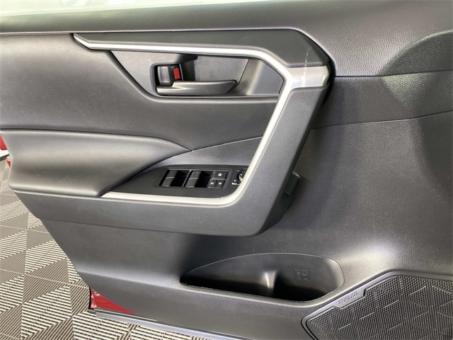 2024 Toyota RAV4 LE photo 18