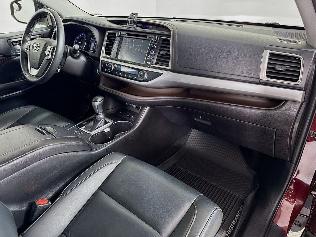 2019 Toyota Highlander XLE photo 32