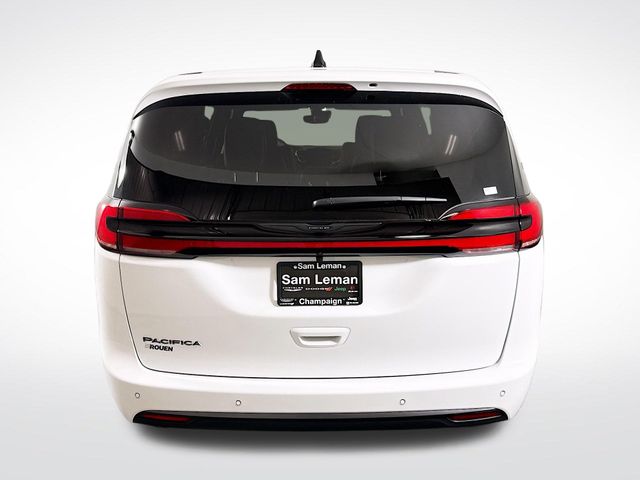 2026 Chrysler Pacifica photo 4