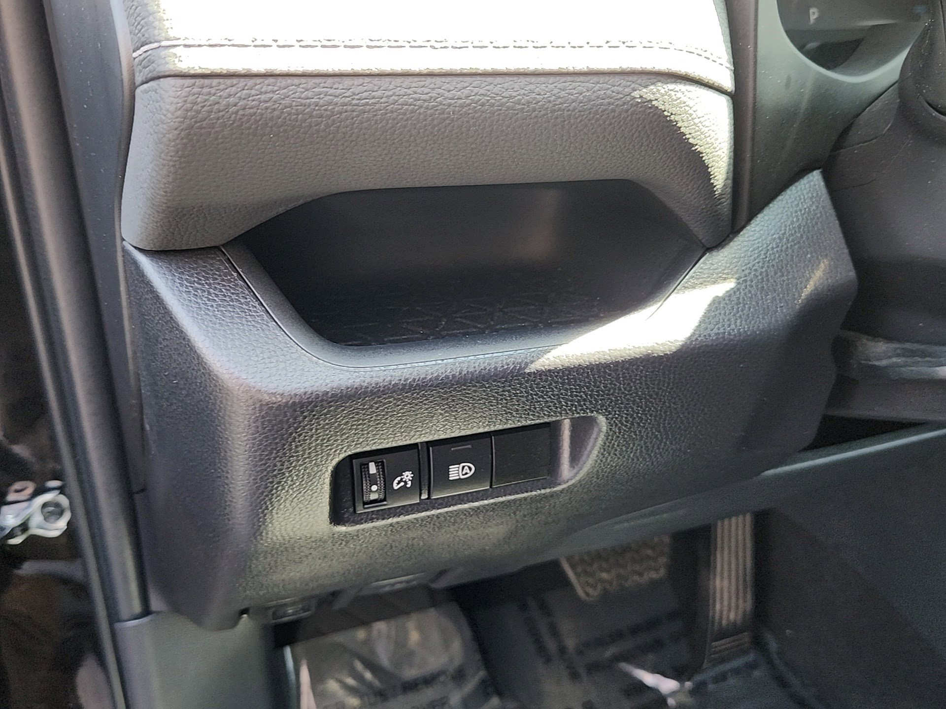 2025 Toyota RAV4 XLE photo 10