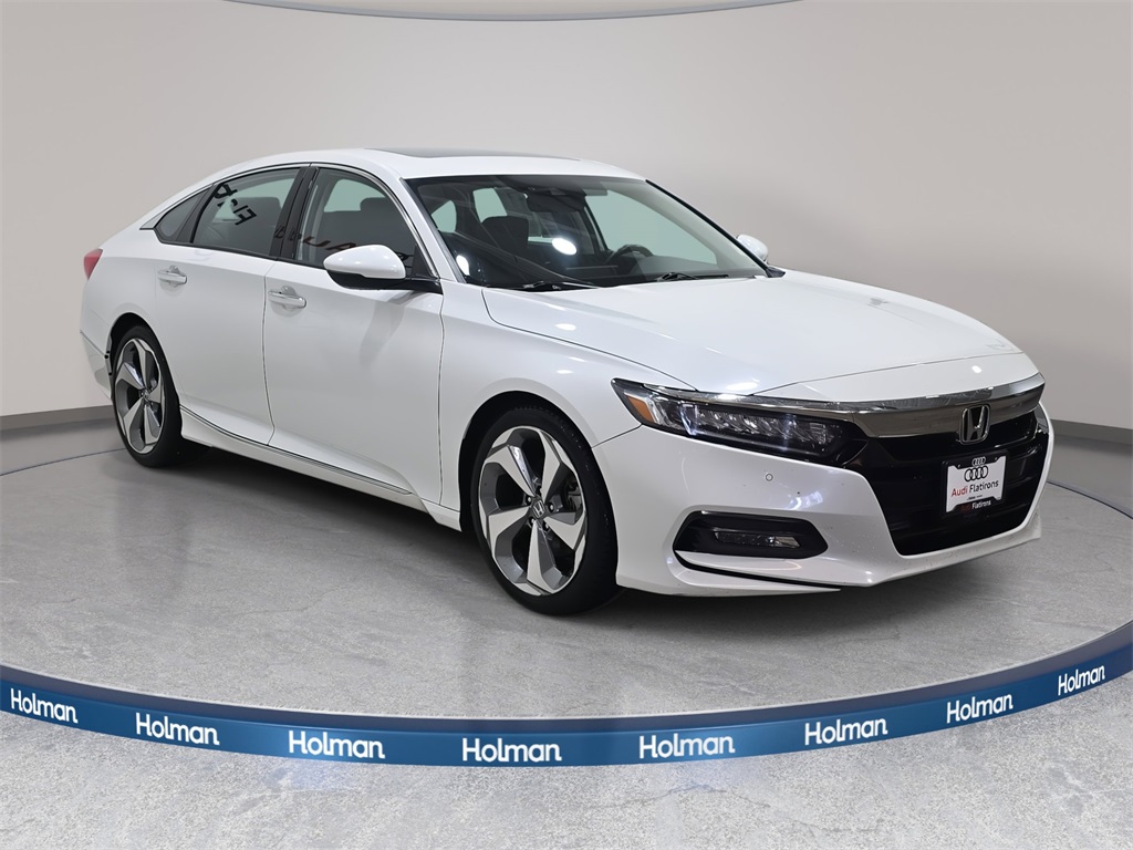 2018 Honda Accord Touring 2.0T photo 2