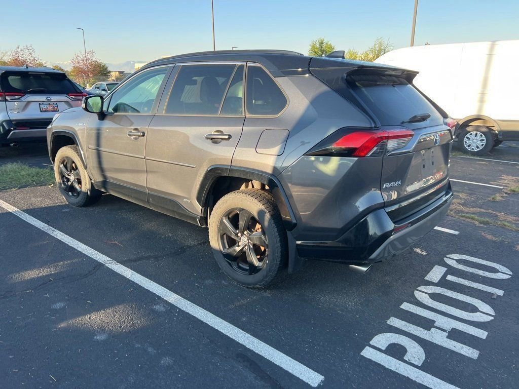 2020 Toyota RAV4 Hybrid XSE photo 4