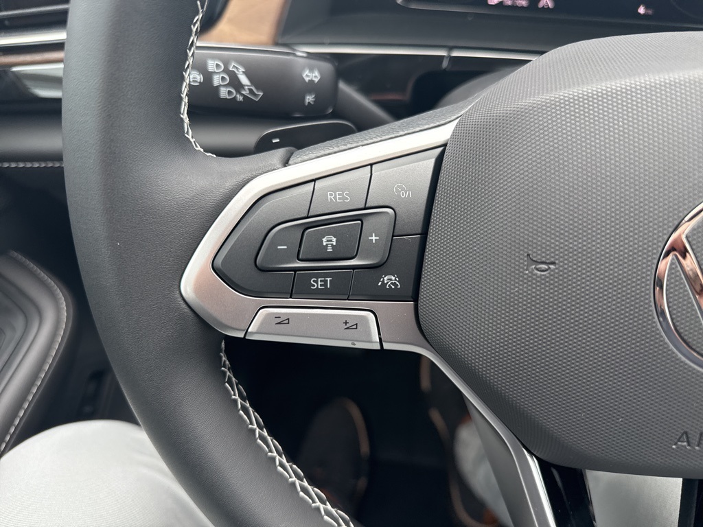 2026 Volkswagen Atlas SE Technology photo 18