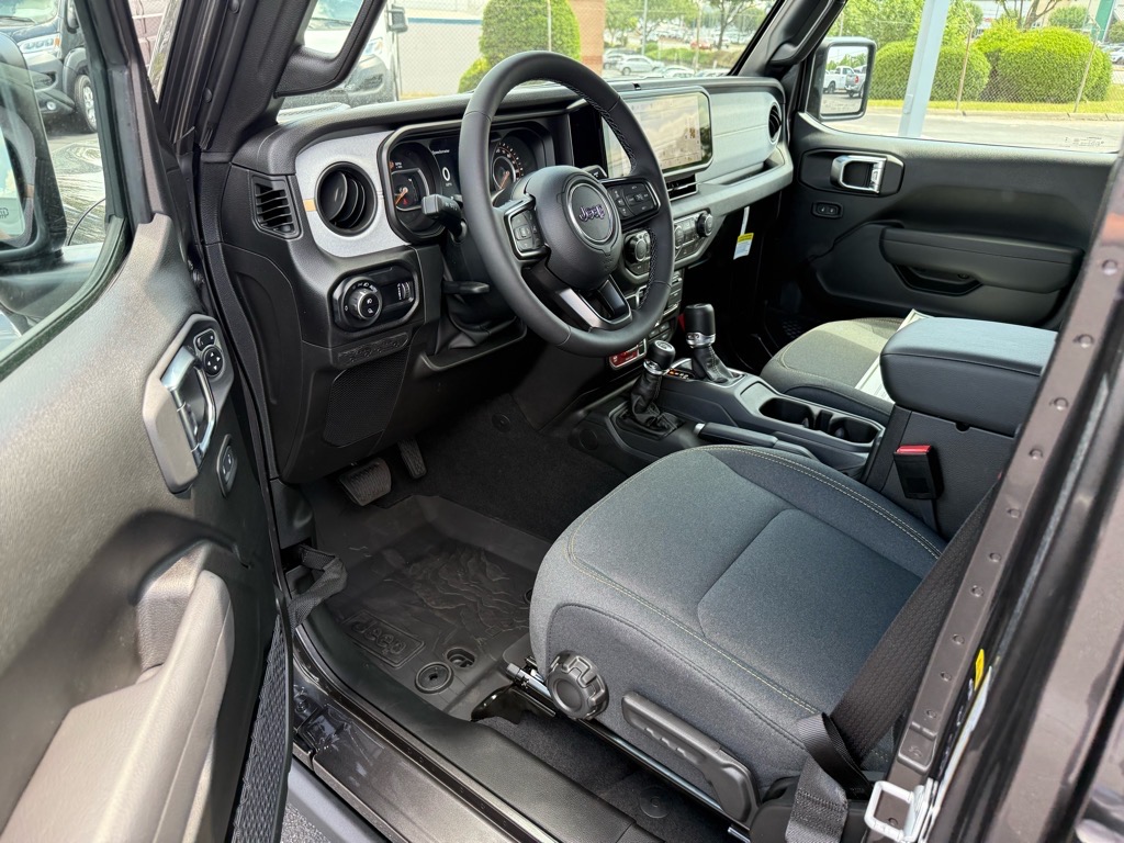 2025 Jeep Gladiator Willys photo 4