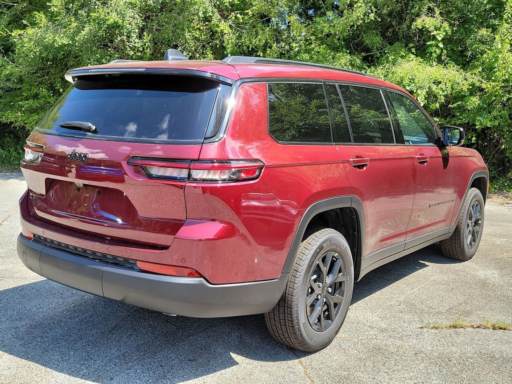 2024 Jeep Grand Cherokee Altitude photo 3