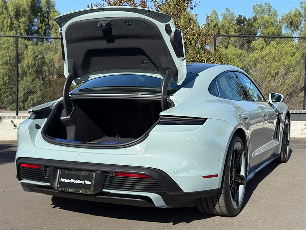2025 Porsche Taycan photo 36